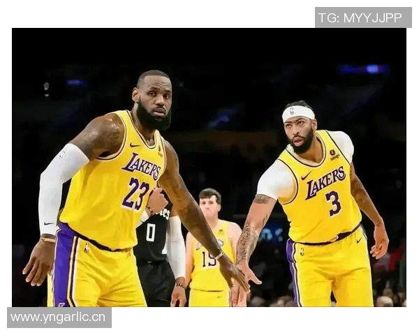 湖人对阵活塞的精彩对决分析及赛后精彩瞬间回顾